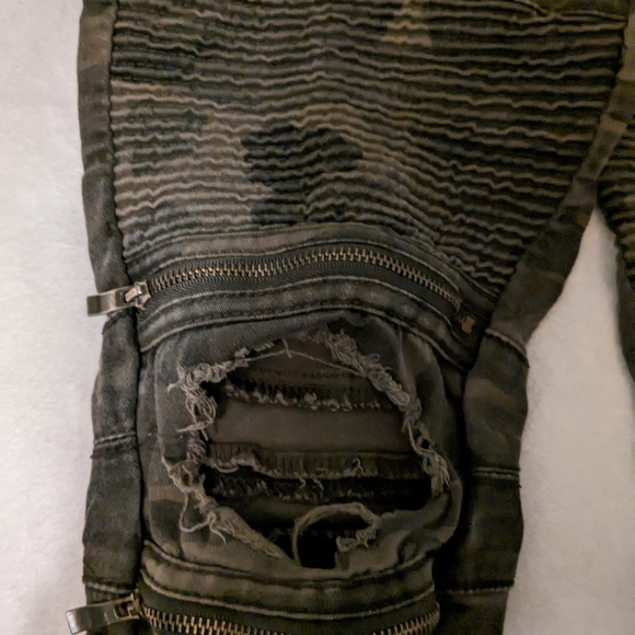 2 Pairs Moto Jogger Skinny Jeans - Grey and Camo - Picture 8 of 11